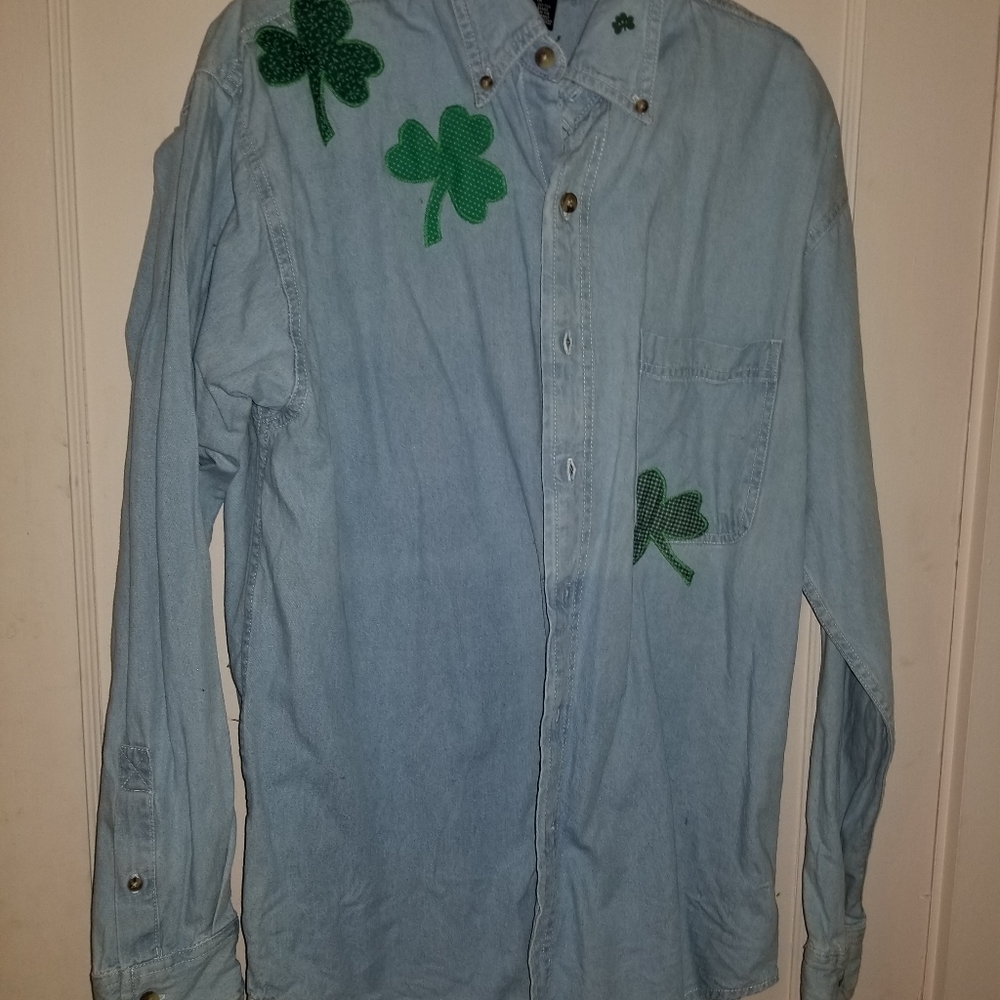Oversized clover button up